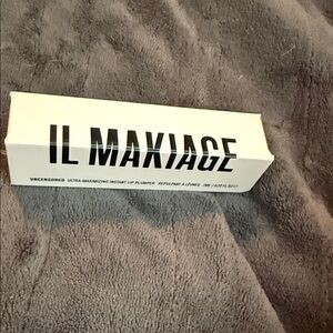 IL MAKIAGE Lip Enhancer in Black and White